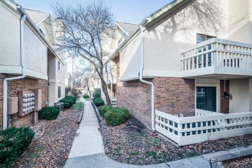 Hotel Cloverleaf Suites Overland Park