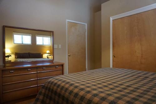 Shaver Lake Village Hotel