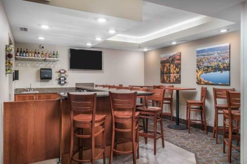 Hotel Americinn By Wyndham Windom
