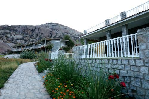 Hotel Amritara Jawai Sagar Pali