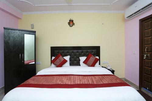 Hotel Oyo 11504 N D Star Residency