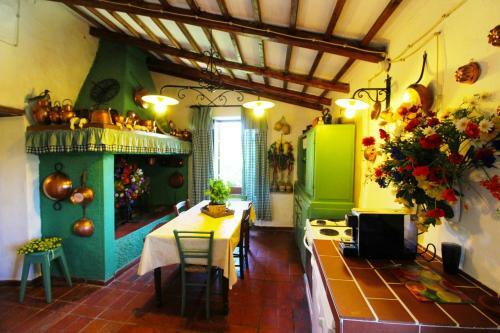Torricella Villa Sleeps 4 Pool Air Con Wifi