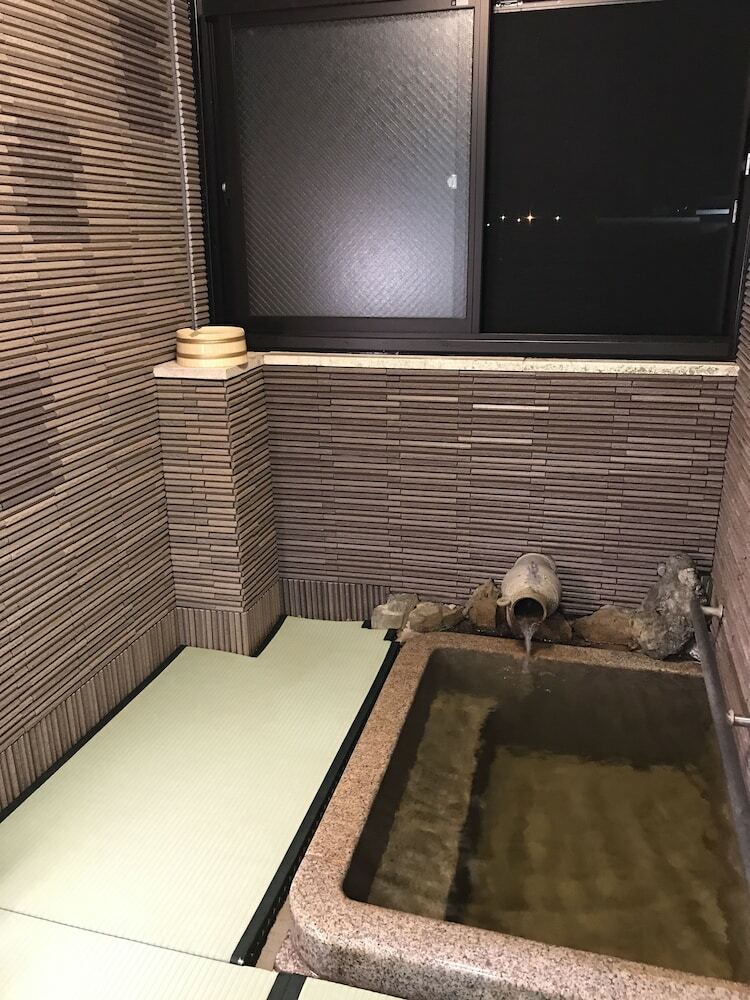Hitoyoshi Onsen Nabeyahonkan