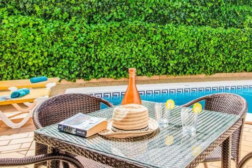 Salgados Villa Sleeps 8 Pool Air Con Wifi