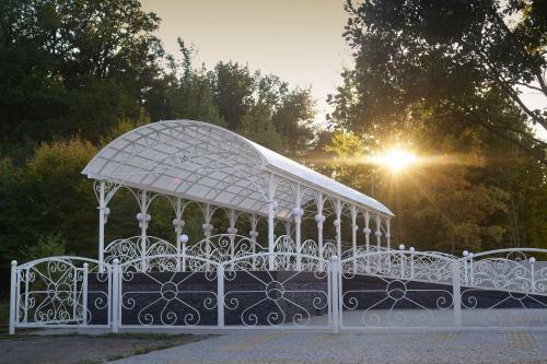 Hotel Tunnel Of Love