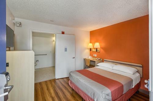Hotel Motel 6 Everett South