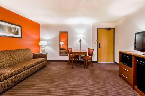 Posada Americinn By Wyndham Chamberlain Conference Center