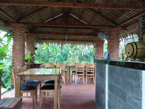 Quoc Phuong Riverside Homestay