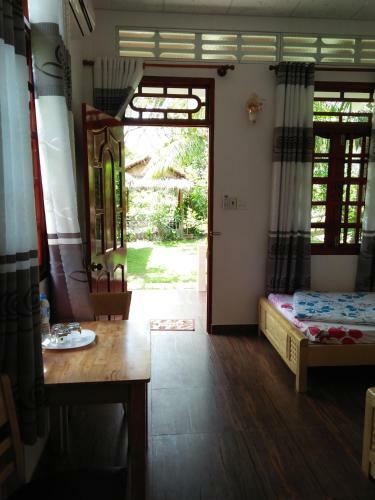 Quoc Phuong Riverside Homestay