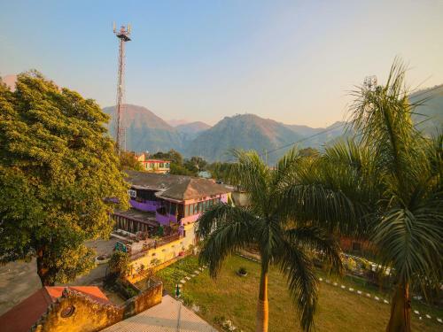 Hotel Oyo 26724 Mid Way Tourist Resort