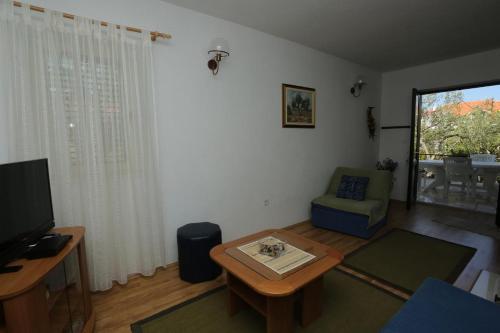 Apartments With A Parking Space Supetar, Brac - 2903