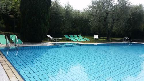 Villa Clara, Large Villa With Private Pool Steps From The Beach