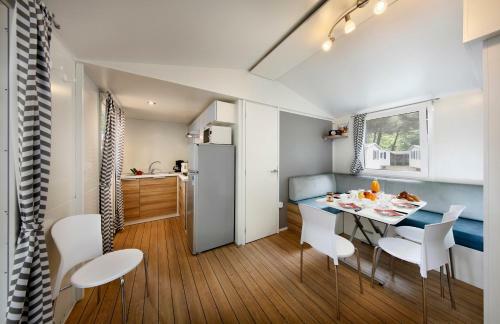 Albatross Mobile Homes On Camping Mare E Pineta