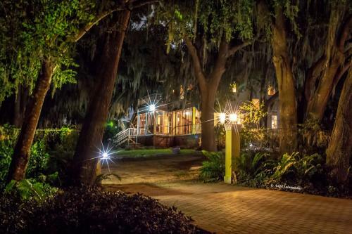 Bed & Breakfast Oakland Manor House Inn