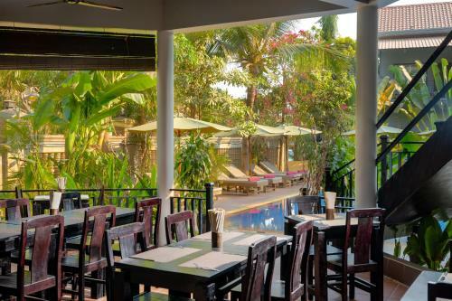 Hotel Reveal Courtyard In Reveal Angkor
