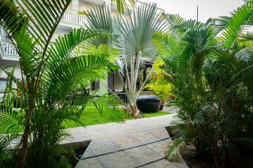 Hotel Reveal Courtyard In Reveal Angkor
