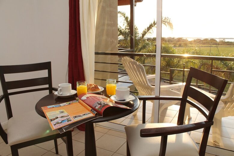 Brisas Del Lago Apart Y Hotel