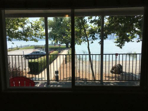 Hotel Clear Lake Cottages & Marina