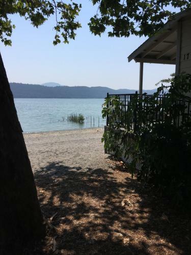Hotel Clear Lake Cottages & Marina