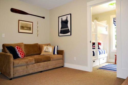 Vintage Beach Three-bedroom Home