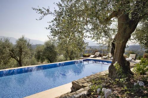 Arsina Villa Sleeps 12 Air Con Wifi