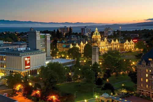 Doubletree By Hilton Hotel & Suites Victoria