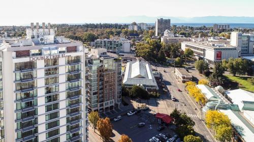 Doubletree By Hilton Hotel & Suites Victoria