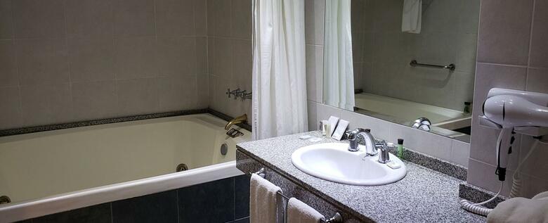 Howard Johnson Hotel & Spa San Pedro