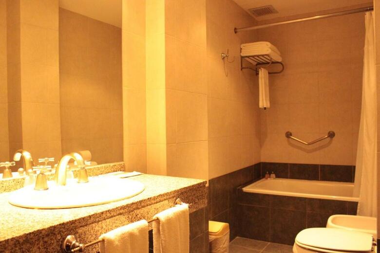 Howard Johnson Hotel & Spa San Pedro