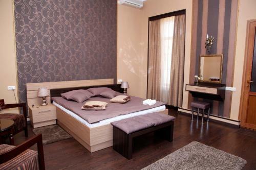 Hostal Azoyan Guest House