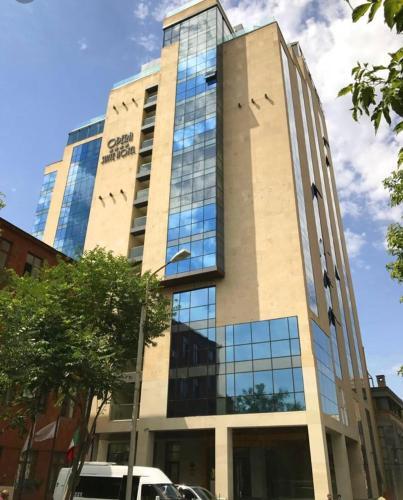 Apartment Near Cascade And Opera, In The Centre