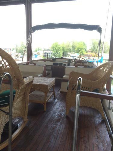 Admiralty Suite - Yacht Meghan J