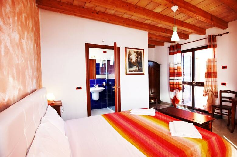 Bed & Breakfast La Casa Rossa Country House