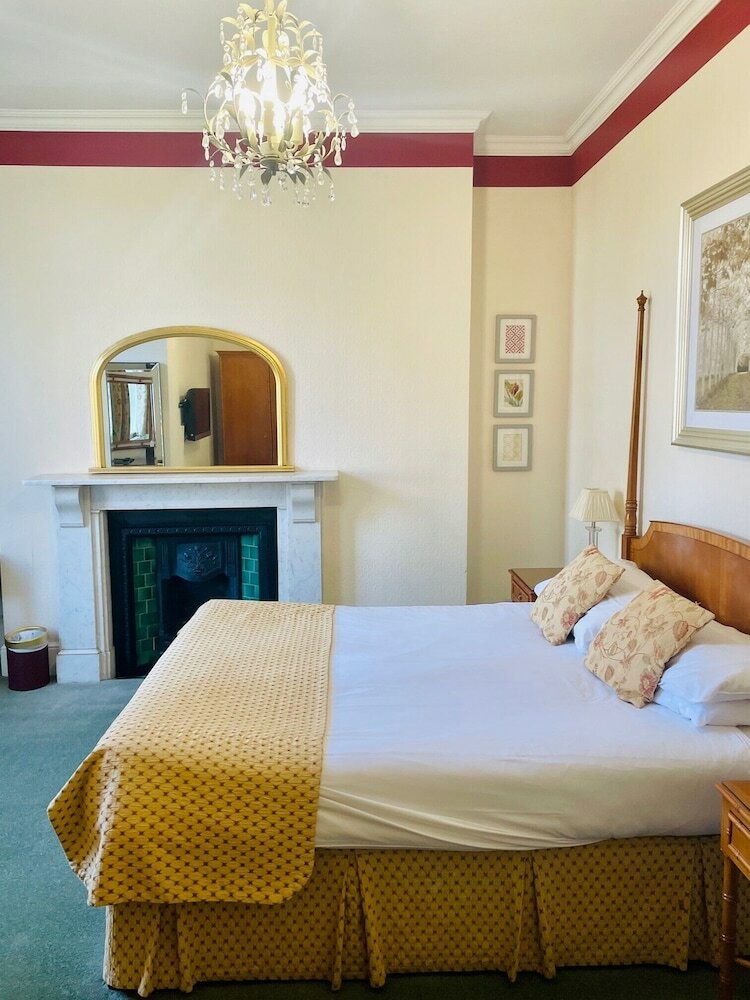 Ebury Hotel