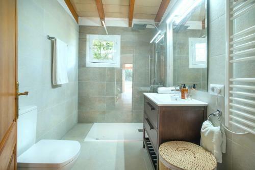 Lovely Villa Llenaire In A Great Location