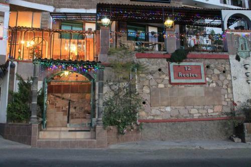 Hotel 12 Reales