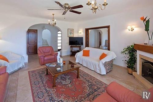 Carvoeiro Villa Sleeps 14 Pool Air Con Wifi
