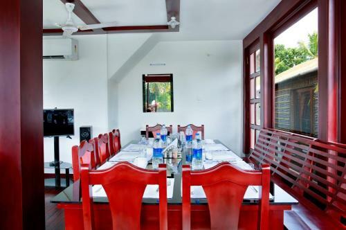 Hotel Shivaganga Houseboat