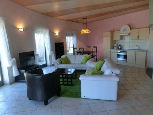 Dom�ne Neu Gaarz Apartments