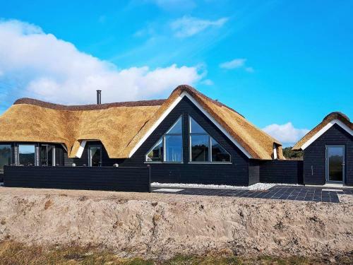Five-bedroom Holiday Home In Ringk�bing 1