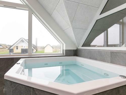 Five-bedroom Holiday Home In Ringk�bing 1