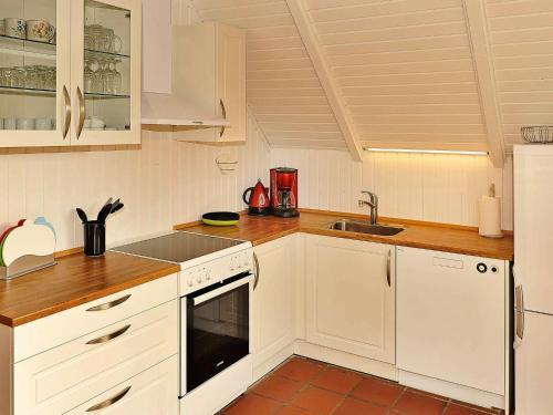 Three-bedroom Holiday Home In N�rre Nebel 16