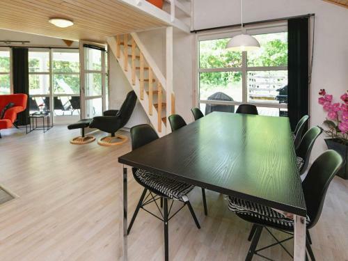 Three-bedroom Holiday Home In N�rre Nebel 4