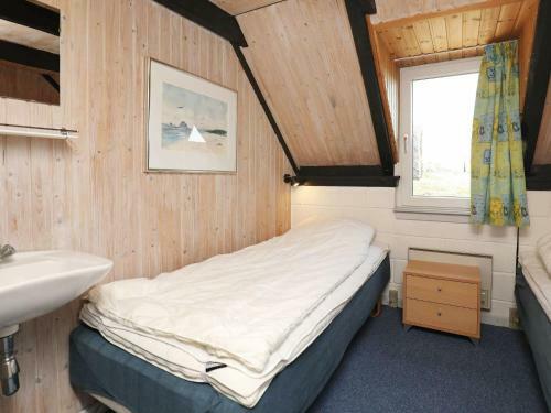 Three-bedroom Holiday Home In Ringk�bing 4