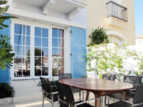 Holiday Home Capri (pog125)