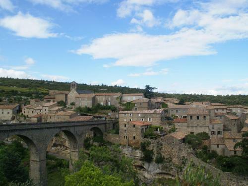 Charming Holiday Home In La Caunette With Swimming Pool
