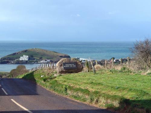 Cobbles Point, Folly Hill