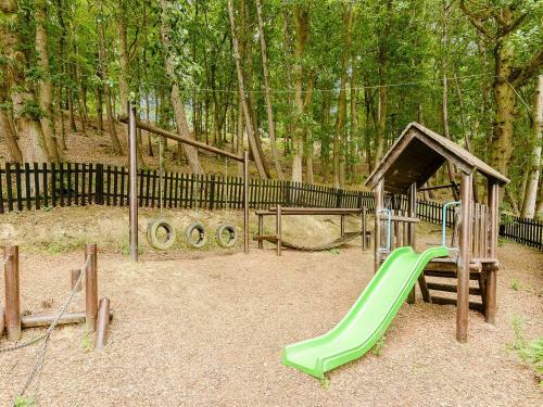 Hollies Lodge