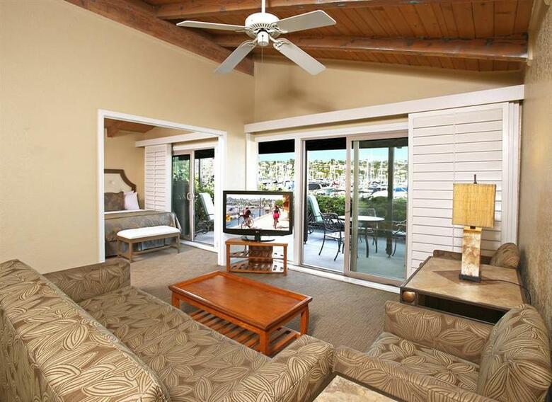 Island Palms Hotel & Marina (.)