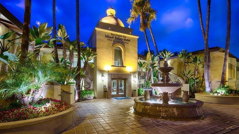 Island Palms Hotel & Marina (.)